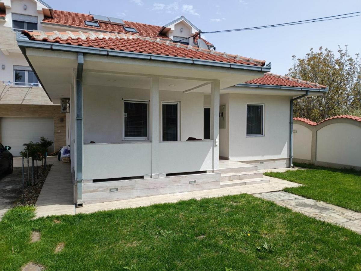 Serbian Home With Garden Krnjaca Exteriör bild
