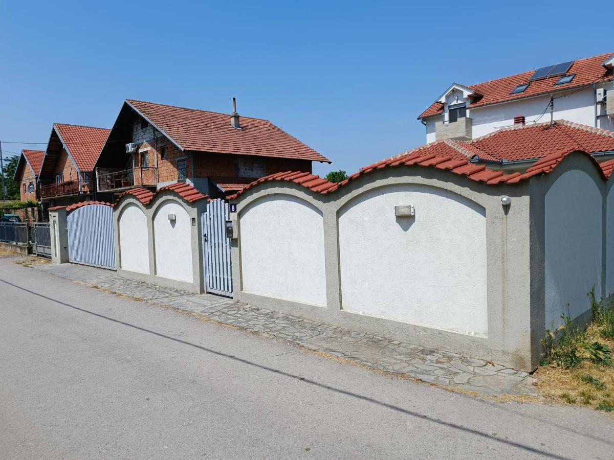 Serbian Home With Garden Krnjaca Exteriör bild